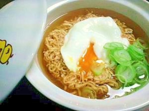 チキンラーメンに絶妙半熟卵